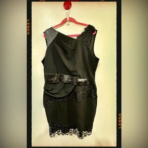 VENUS lace detail party dress size 18 New without tags